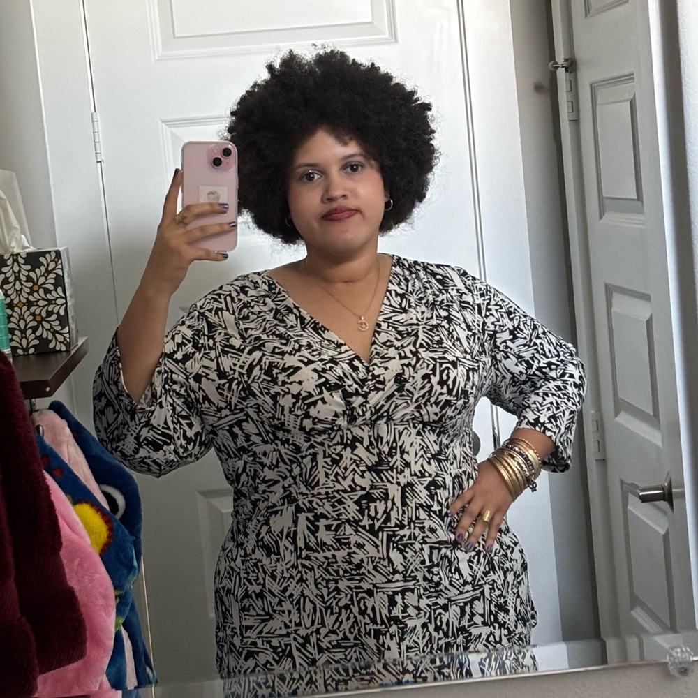 liz & co. Monochrome Abstract Blouse